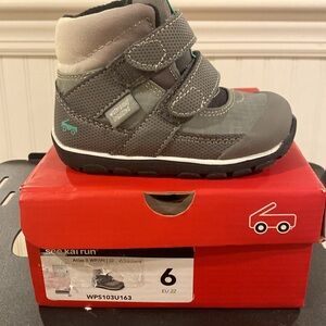 Like new toddler Atlas II winter boots